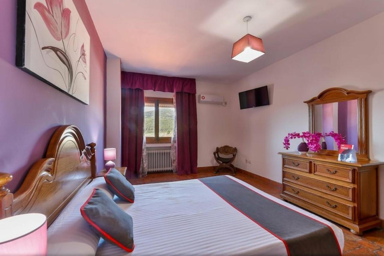 Hostal Alfonso XI Гвадалупе Экстерьер фото
