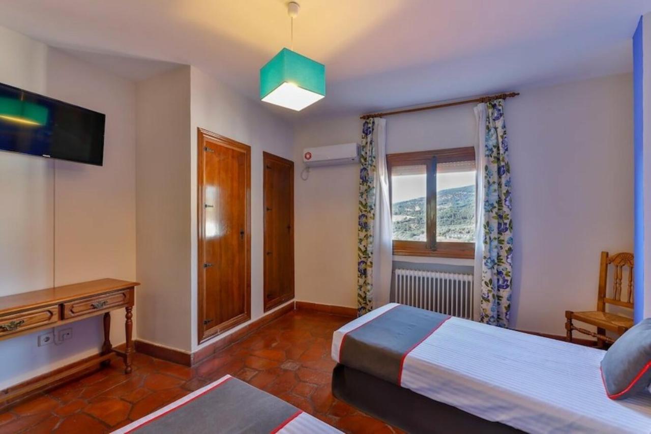 Hostal Alfonso XI Гвадалупе Экстерьер фото
