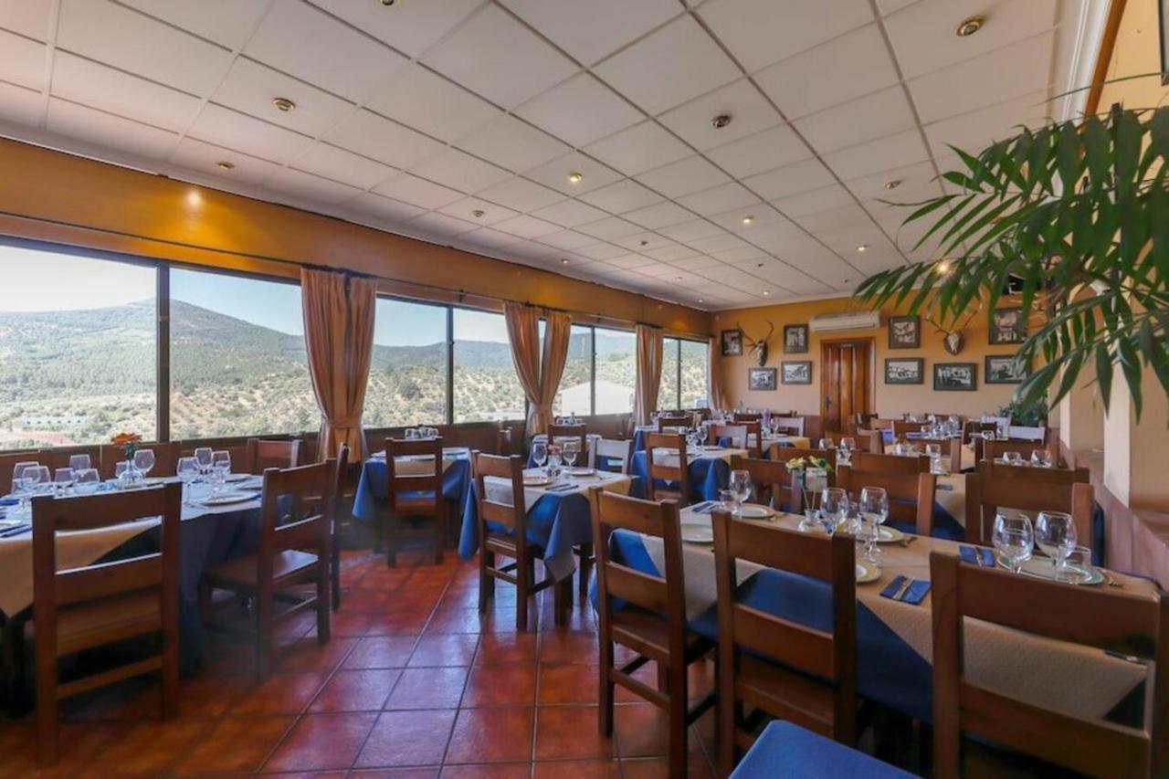 Hostal Alfonso XI Гвадалупе Экстерьер фото