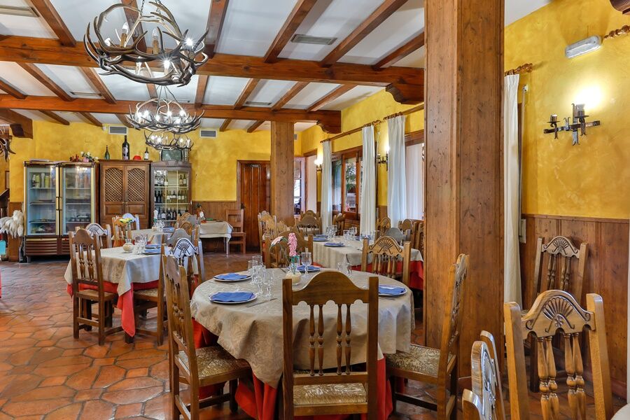 Hostal Alfonso XI Гвадалупе Экстерьер фото